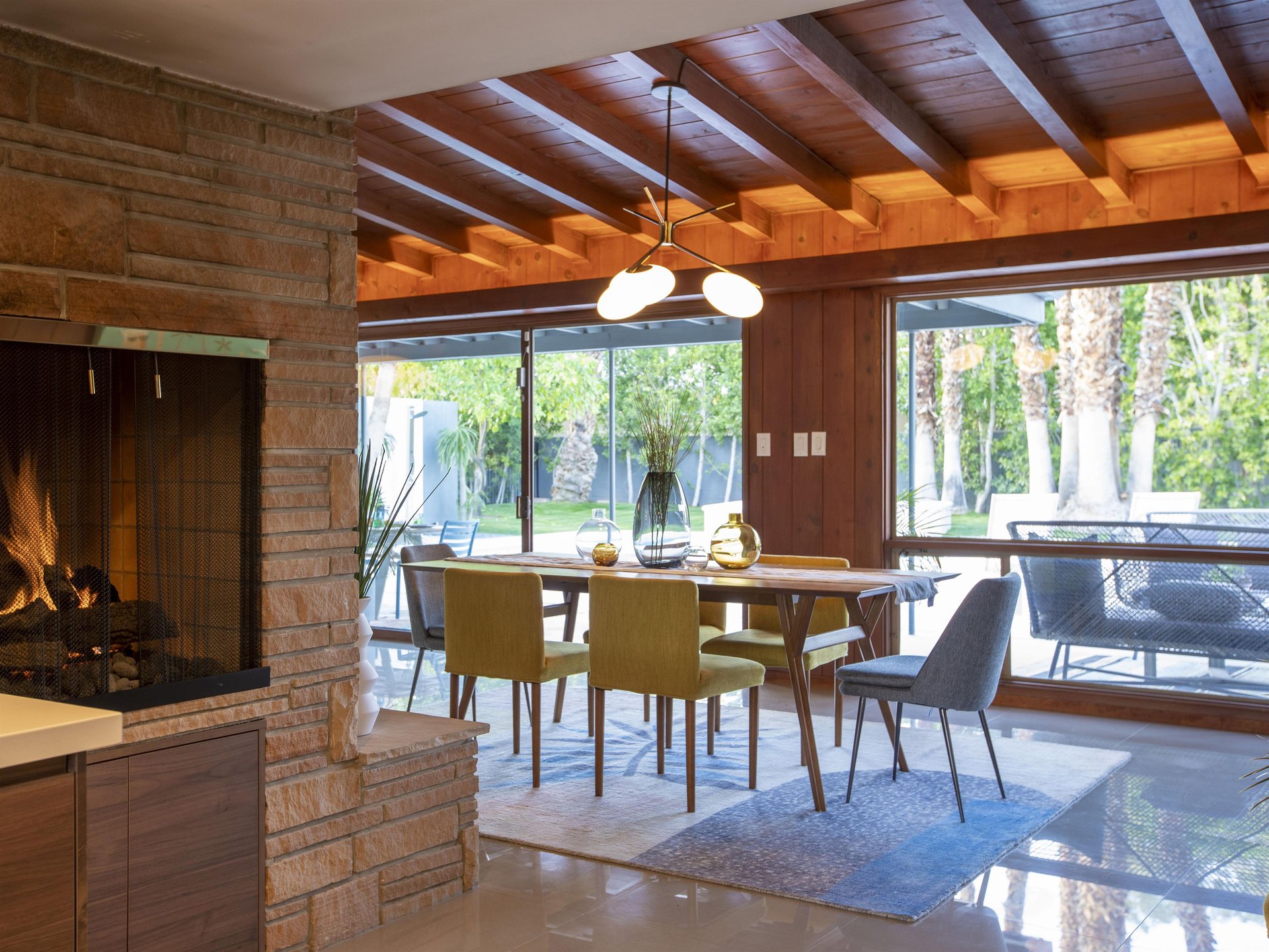 Walls of Glass Reveal Stunning Pool Yard