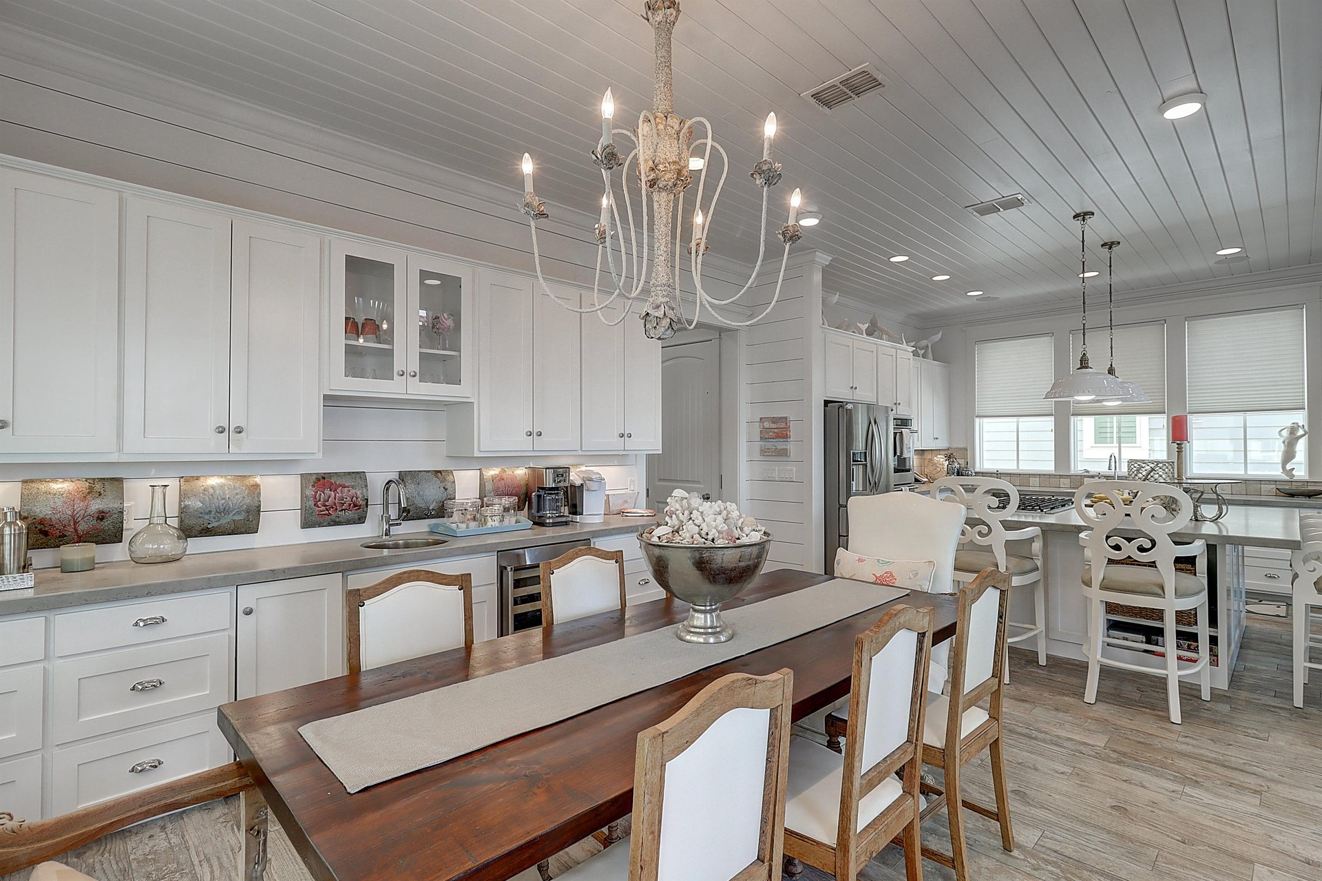 Dining Area with Wet Bar, 2nd Floor