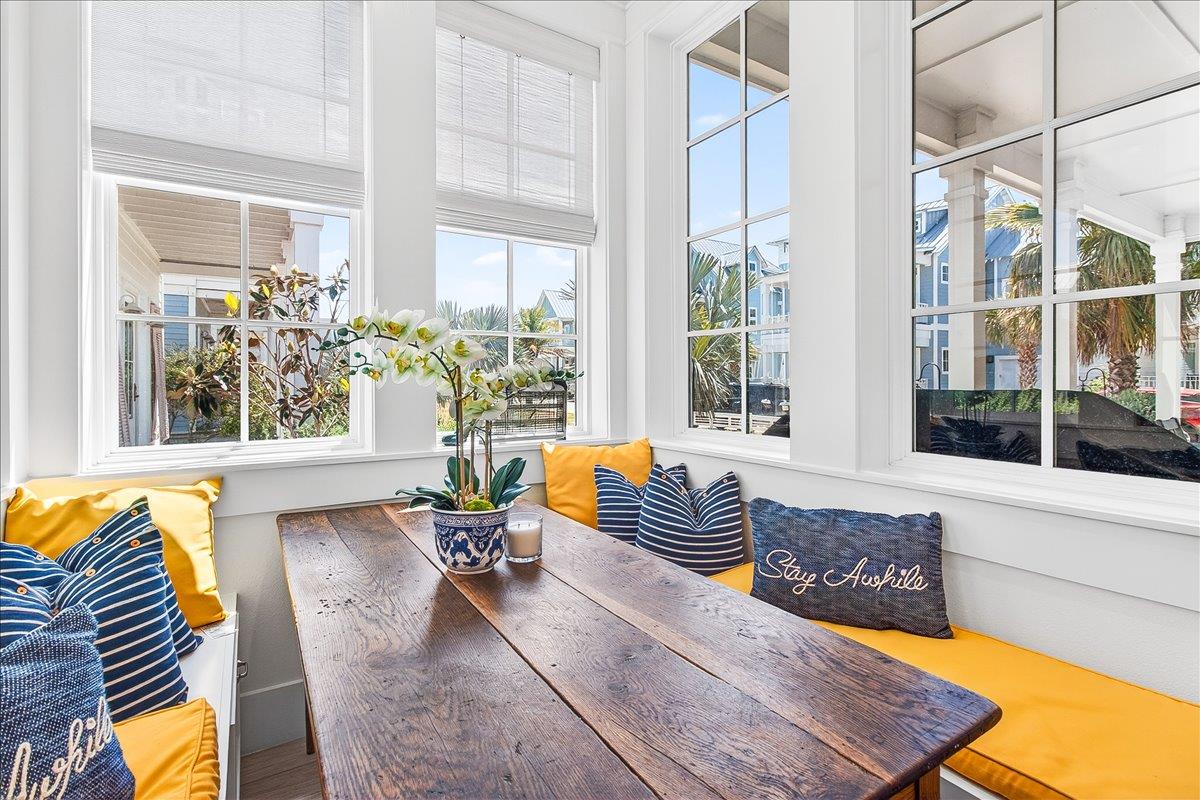 1st Floor, Breakfast Nook