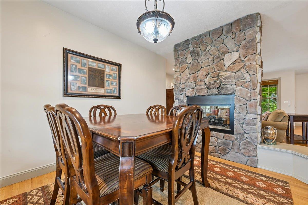 16Dining Room