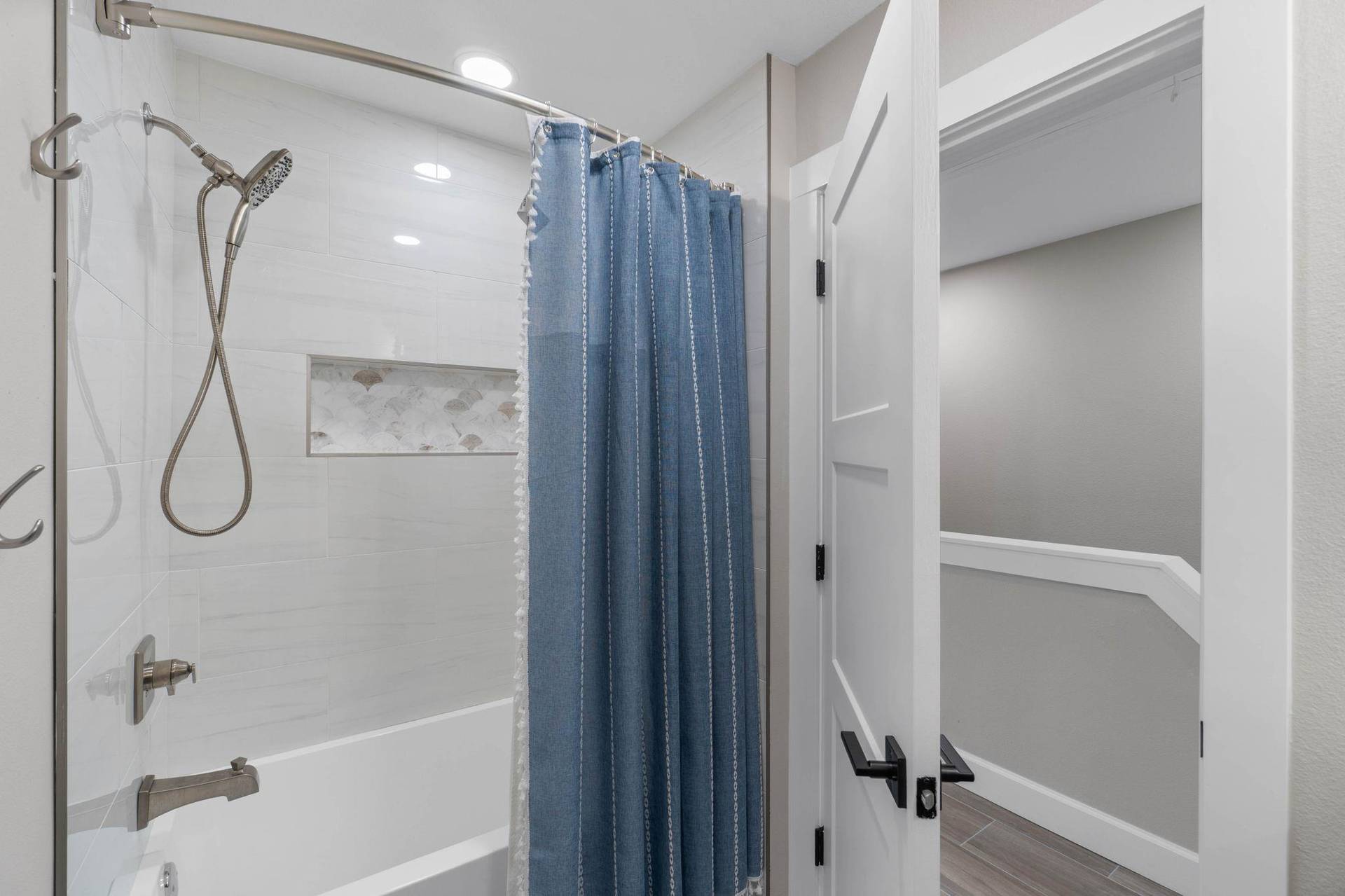 Guest Bathroom TubShower