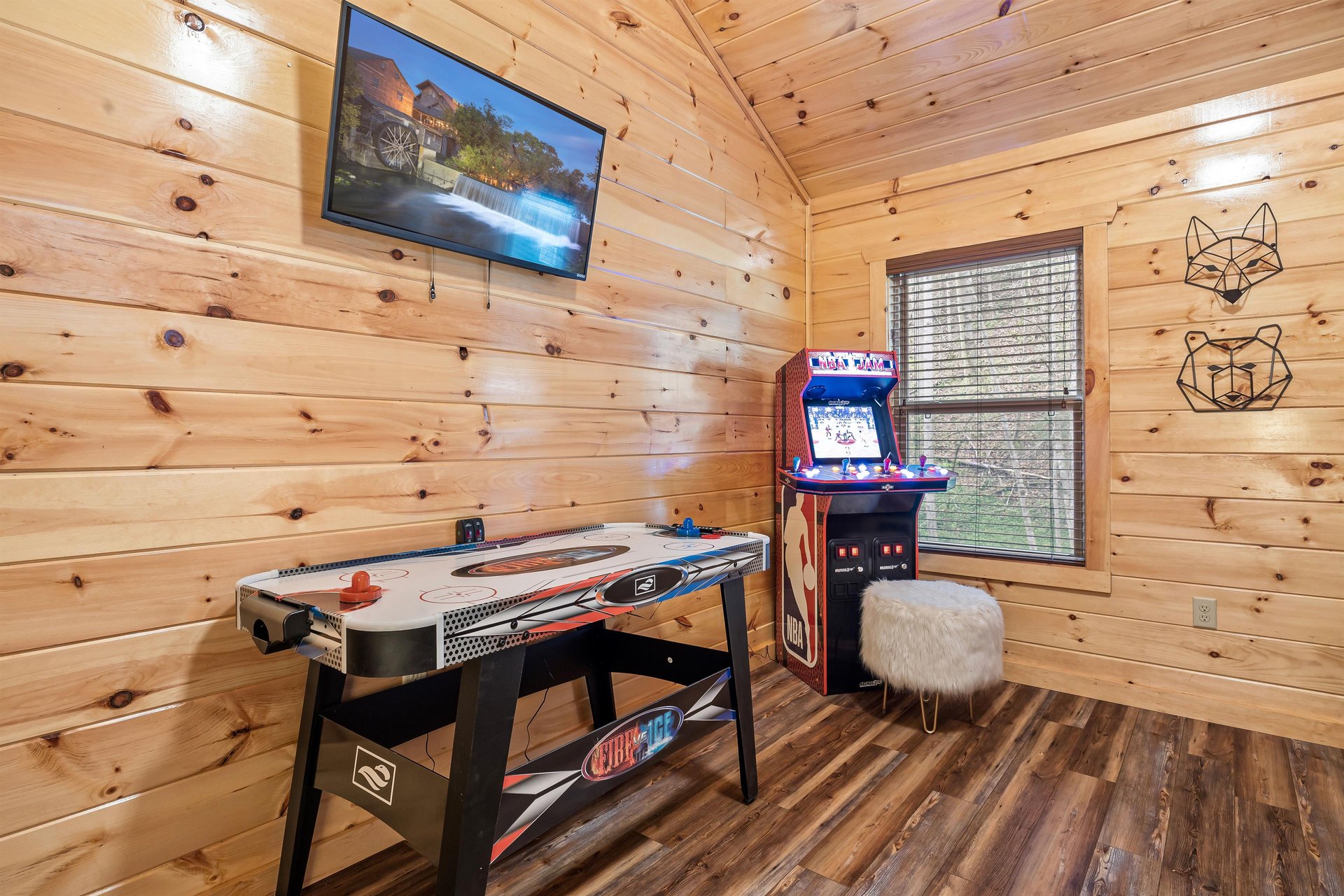 Arcade game and air hockey table