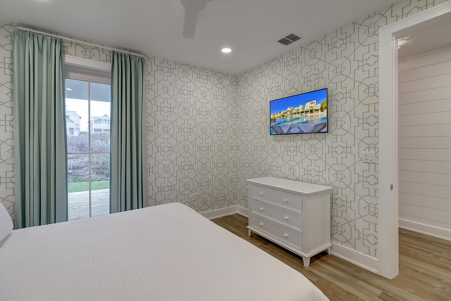 1st Floor Rear King Suite