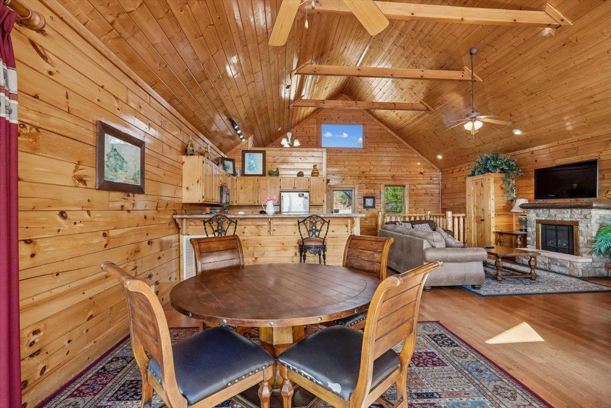 16Dining Room