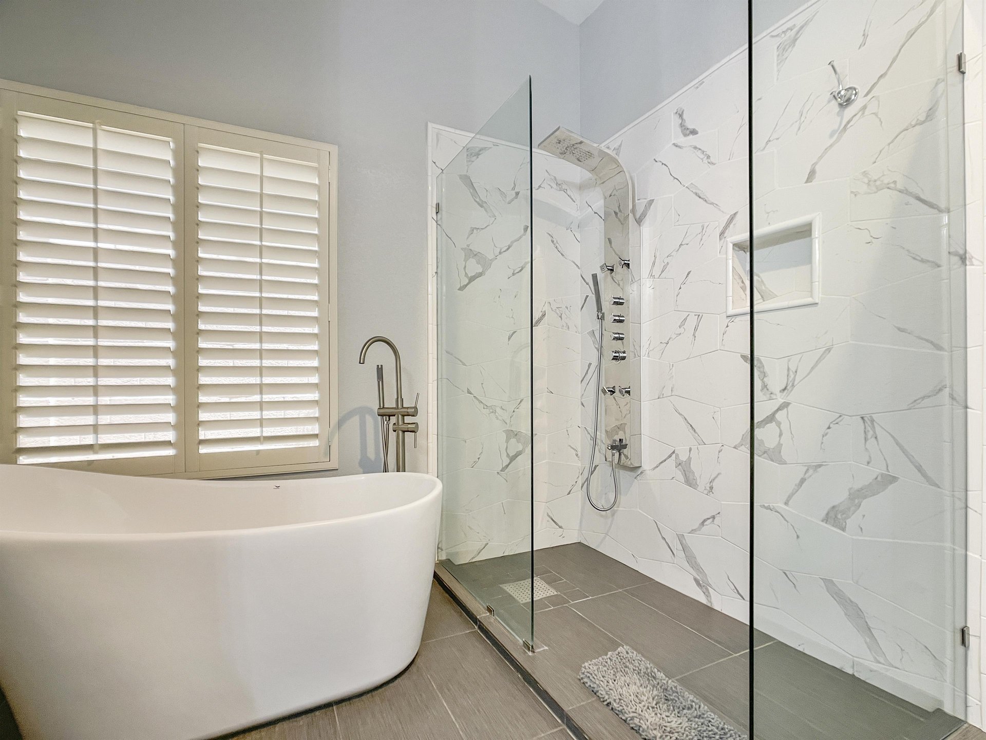 Deluxe shower
