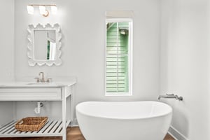 King Suite Bathroom, 2nd floor