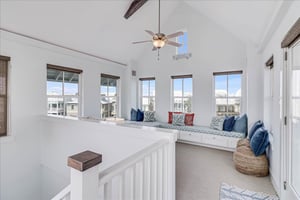 Tower Lounge w Full Size Bed, 3rd Floor