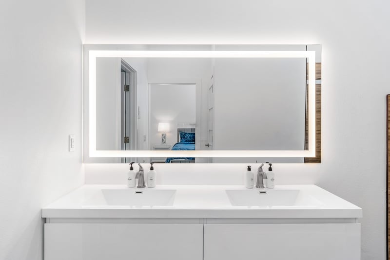 Primary bedroom en suite bath