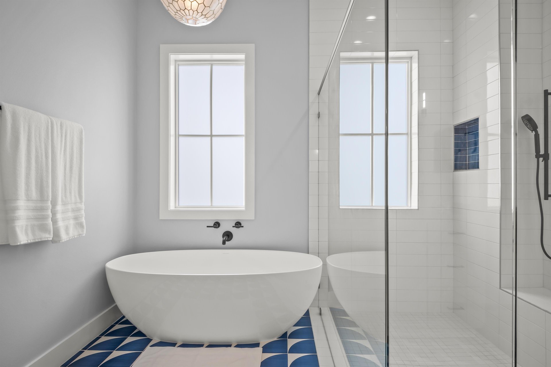 King Bathroom, 2nd Floor