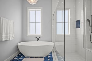 King Bathroom, 2nd Floor