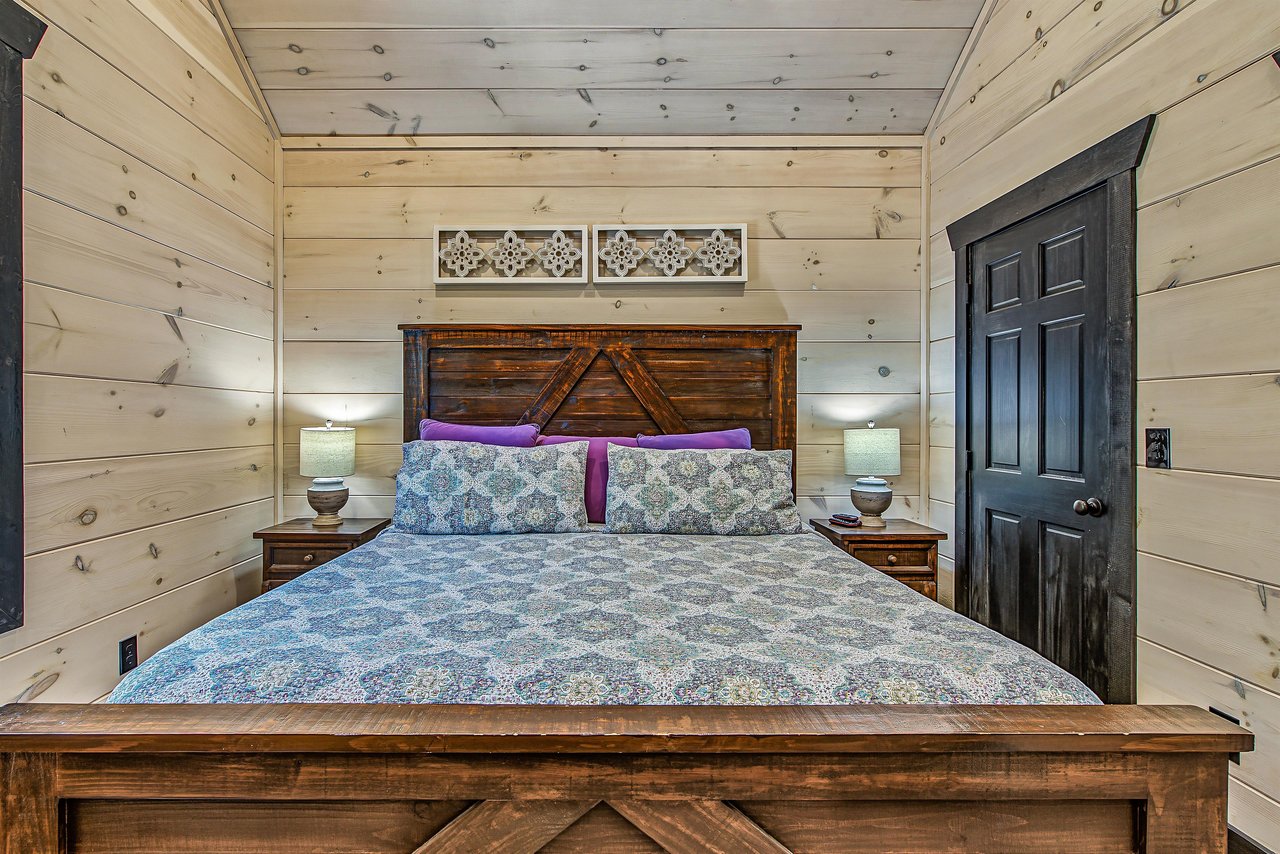 Upstairs King Room 1