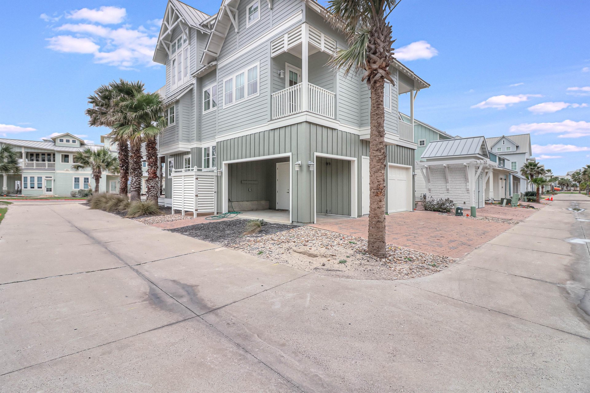 Rear Parking, Corner Lot