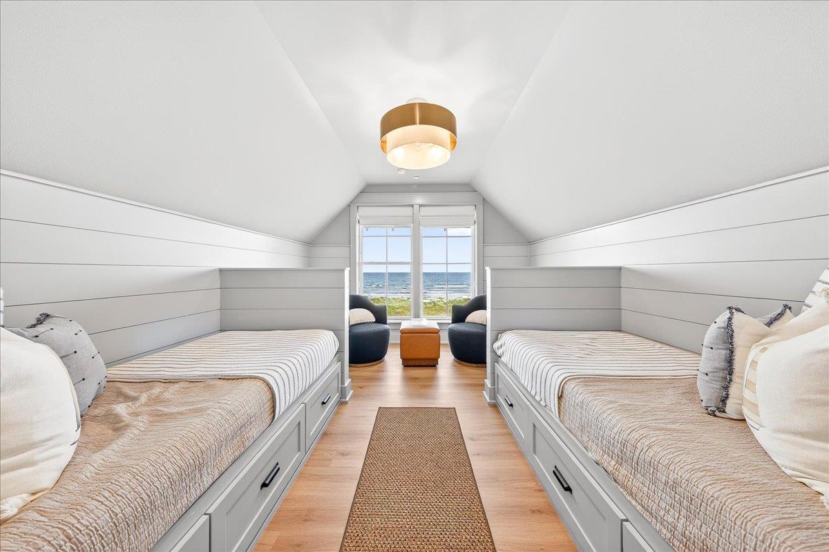 Twin Bedroom, 4th Floor