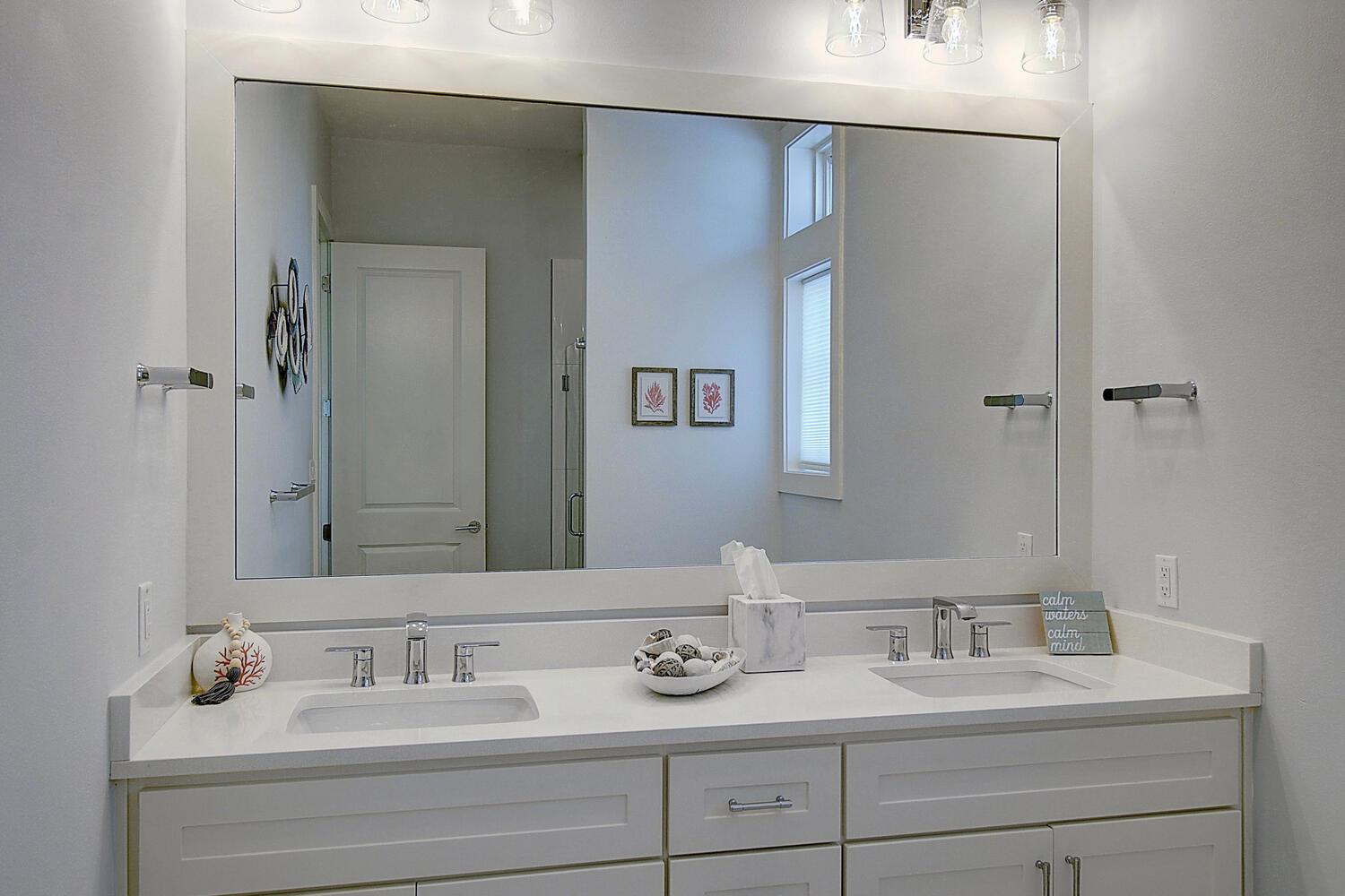 Primary Bathroom, 1st Floor