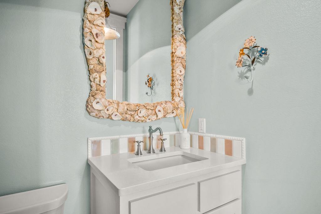 2nd Floor, First Queen Bathroom