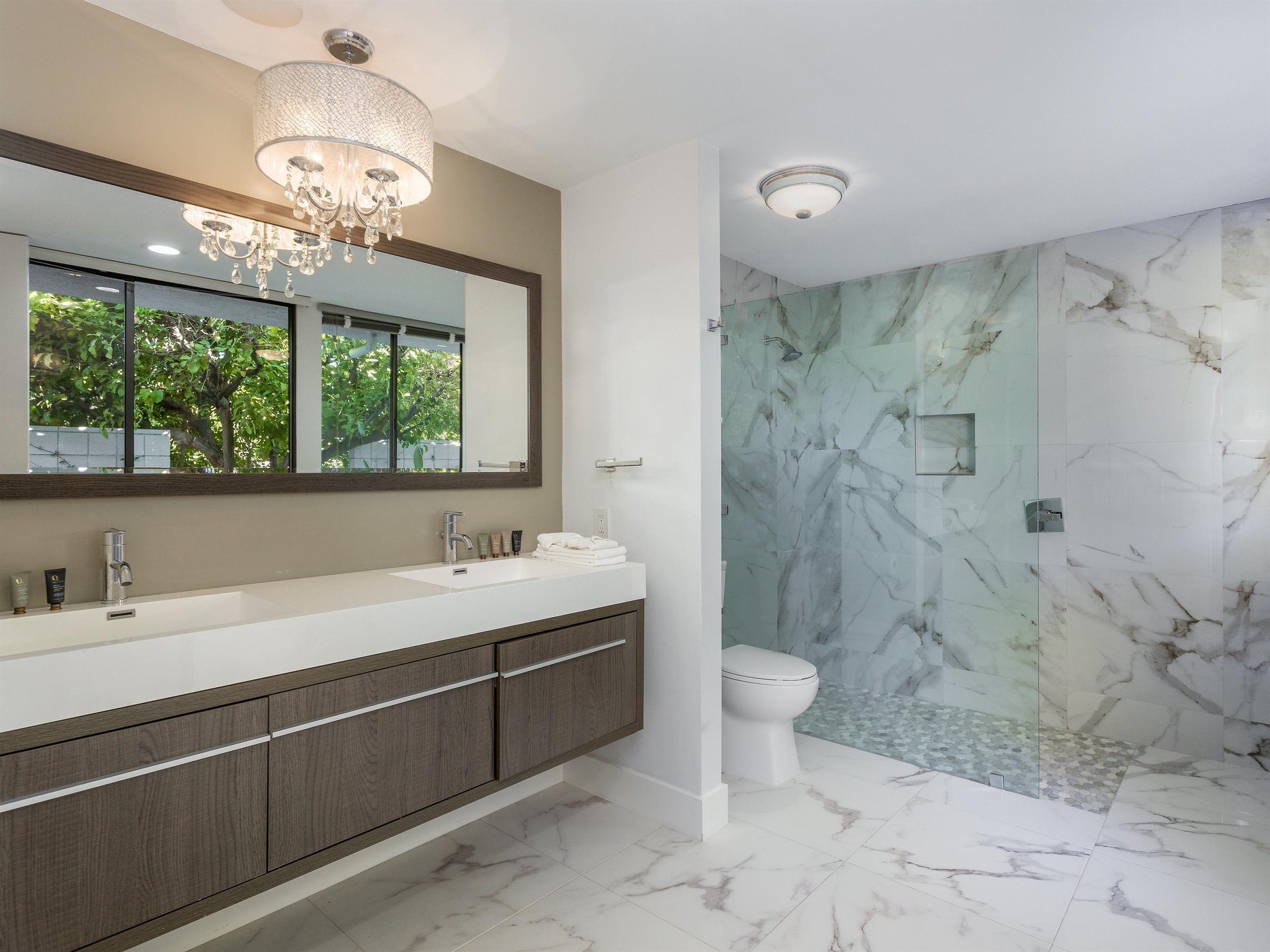 Luxurious bathroom fixtures