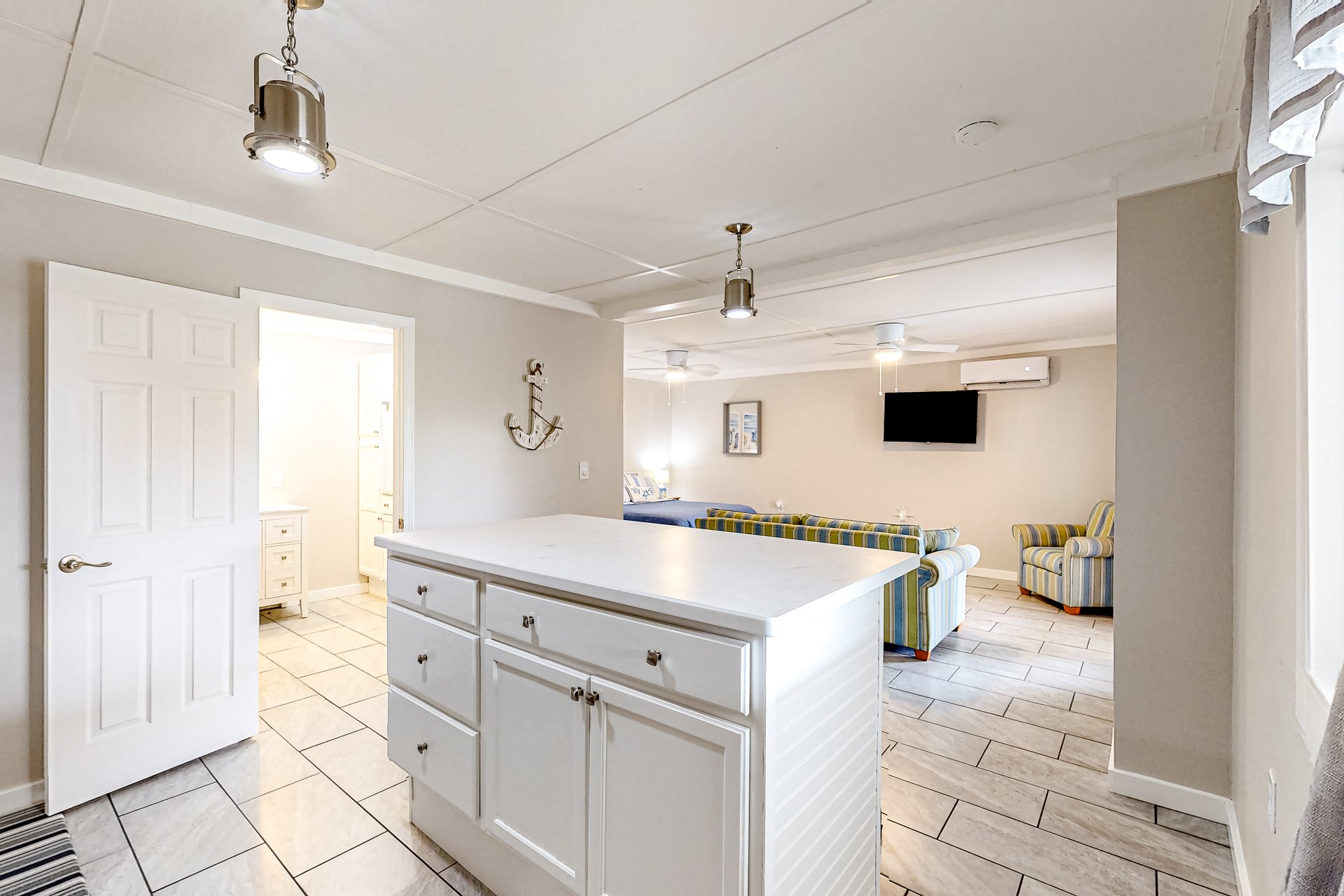 Flood Reef Retreat  Queen Conch Suite 8