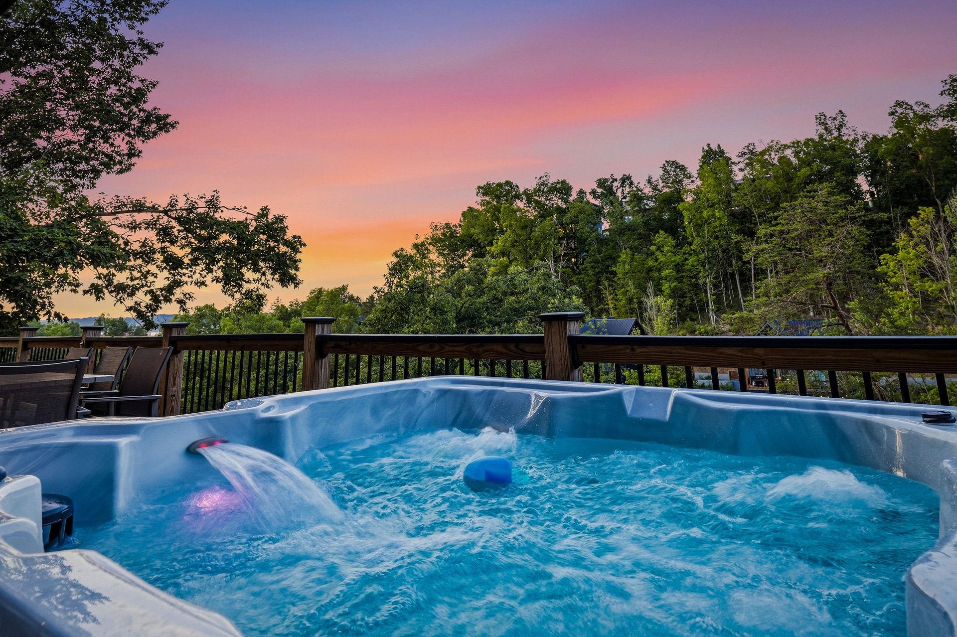 Sink into warm bubbling jets as the sky paints itself in pink and gold. The forestframed deck becomes your private retreat for unforgettable evenings under open skies.