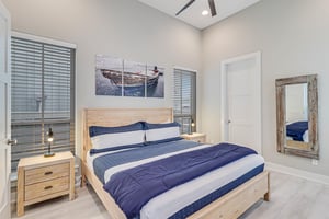 1st Floor, King Bedroom