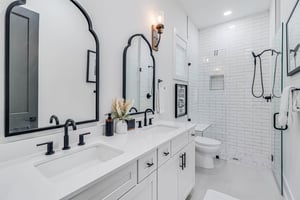 Second King Bathroom, 1st Floor