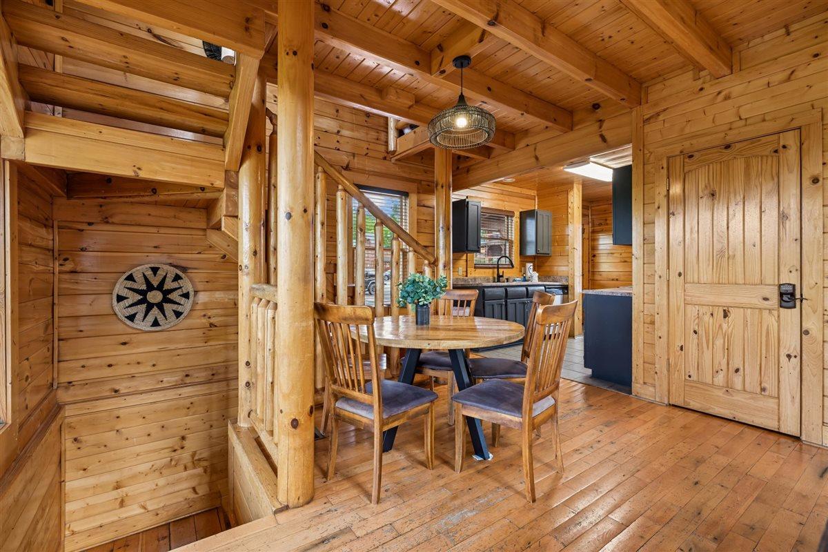 11Dining Area