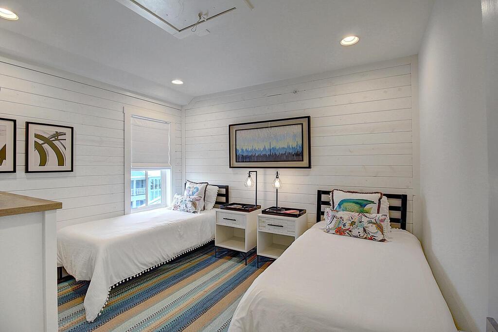 Twin Bedroom, 3rd Floor