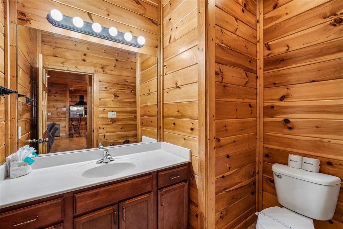 045Powder Room