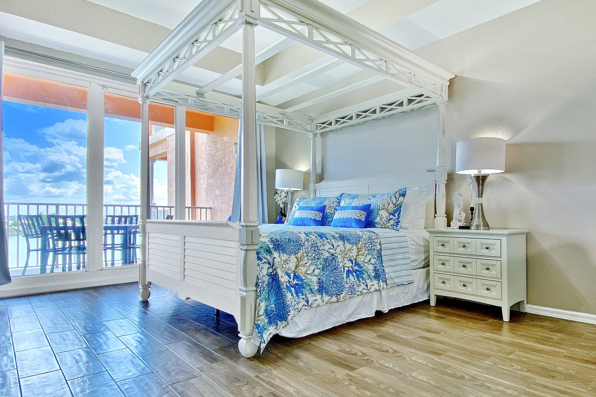 Harborview Grande 404 12