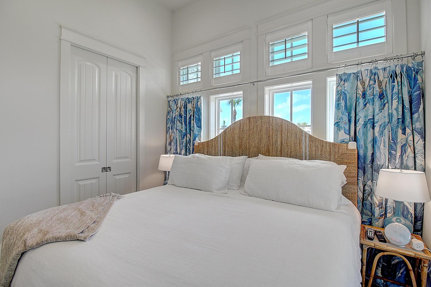 King Bedroom, 1st Floor