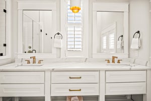 King Bathroom, 2nd Floor