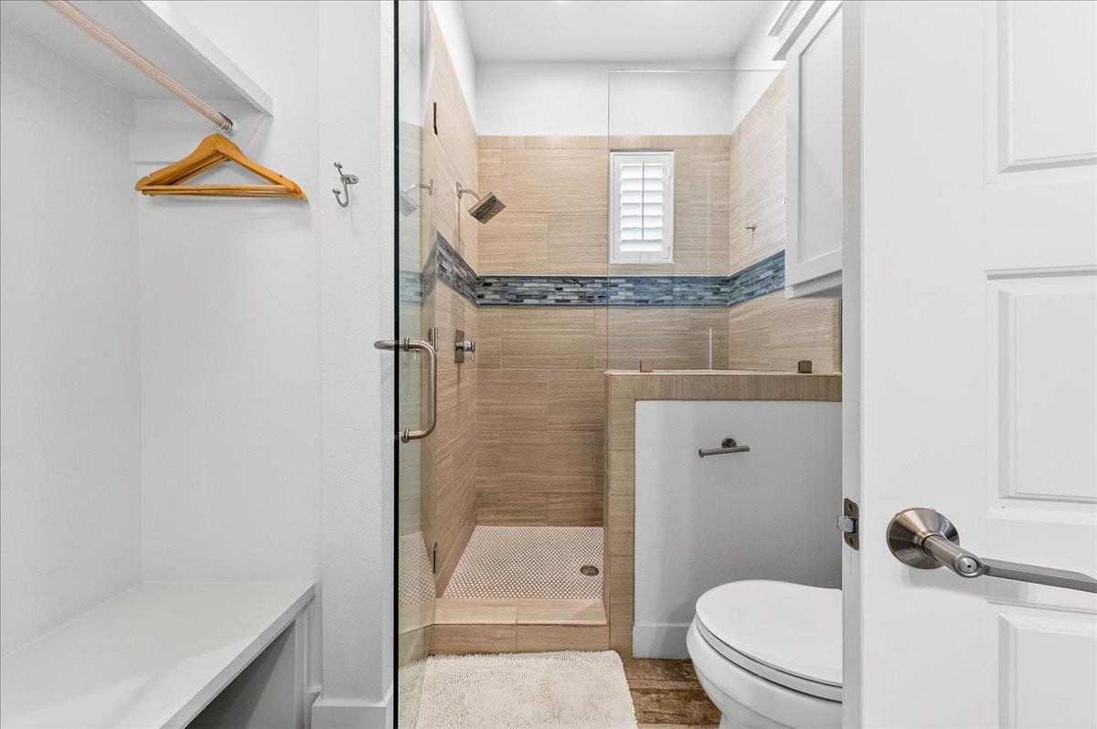 1st Floor, First King Bathroom