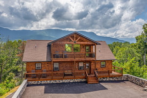 Front of Mountain Peaks cabin
