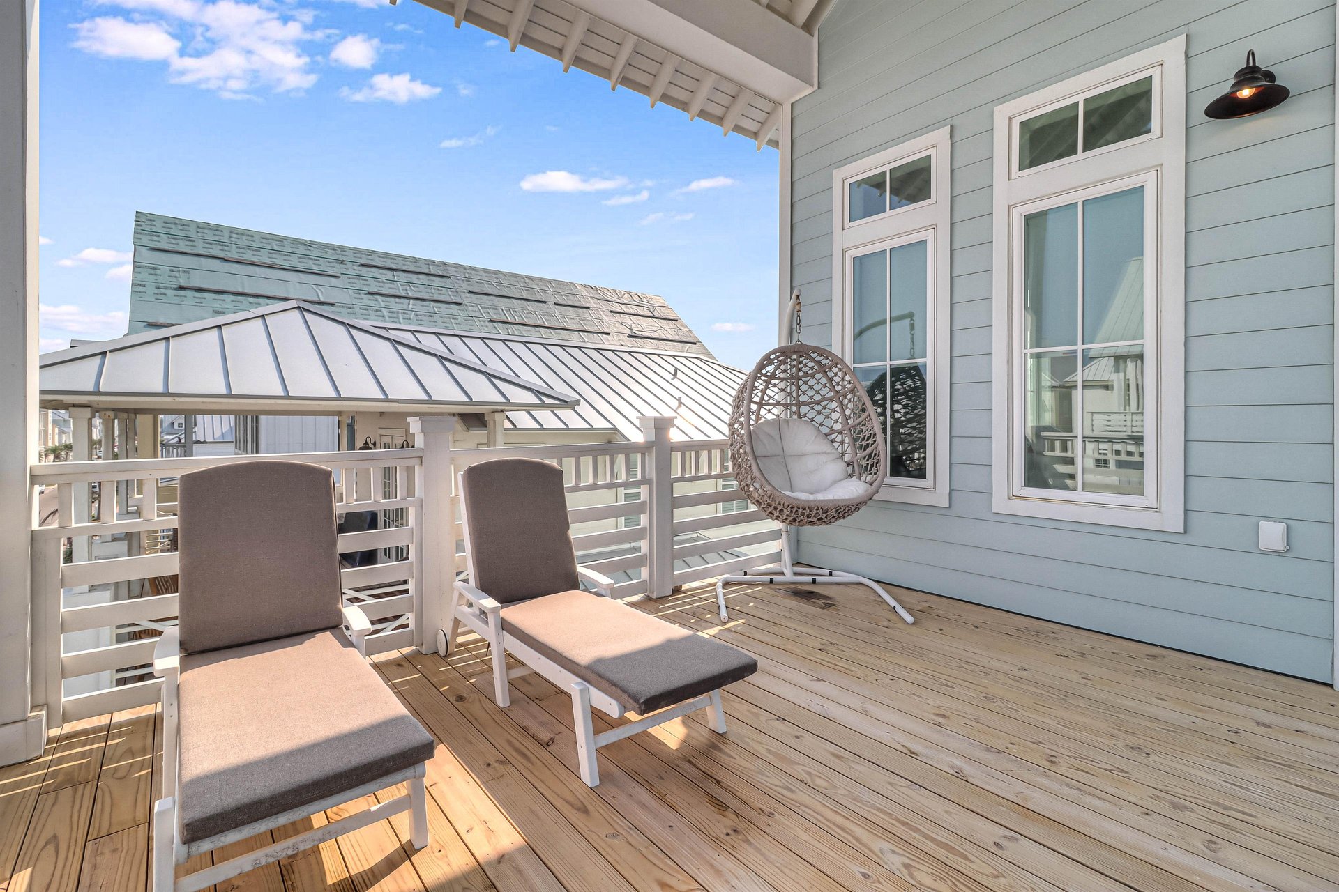 Seating and Lounge Area, 3rd Floor Balcony