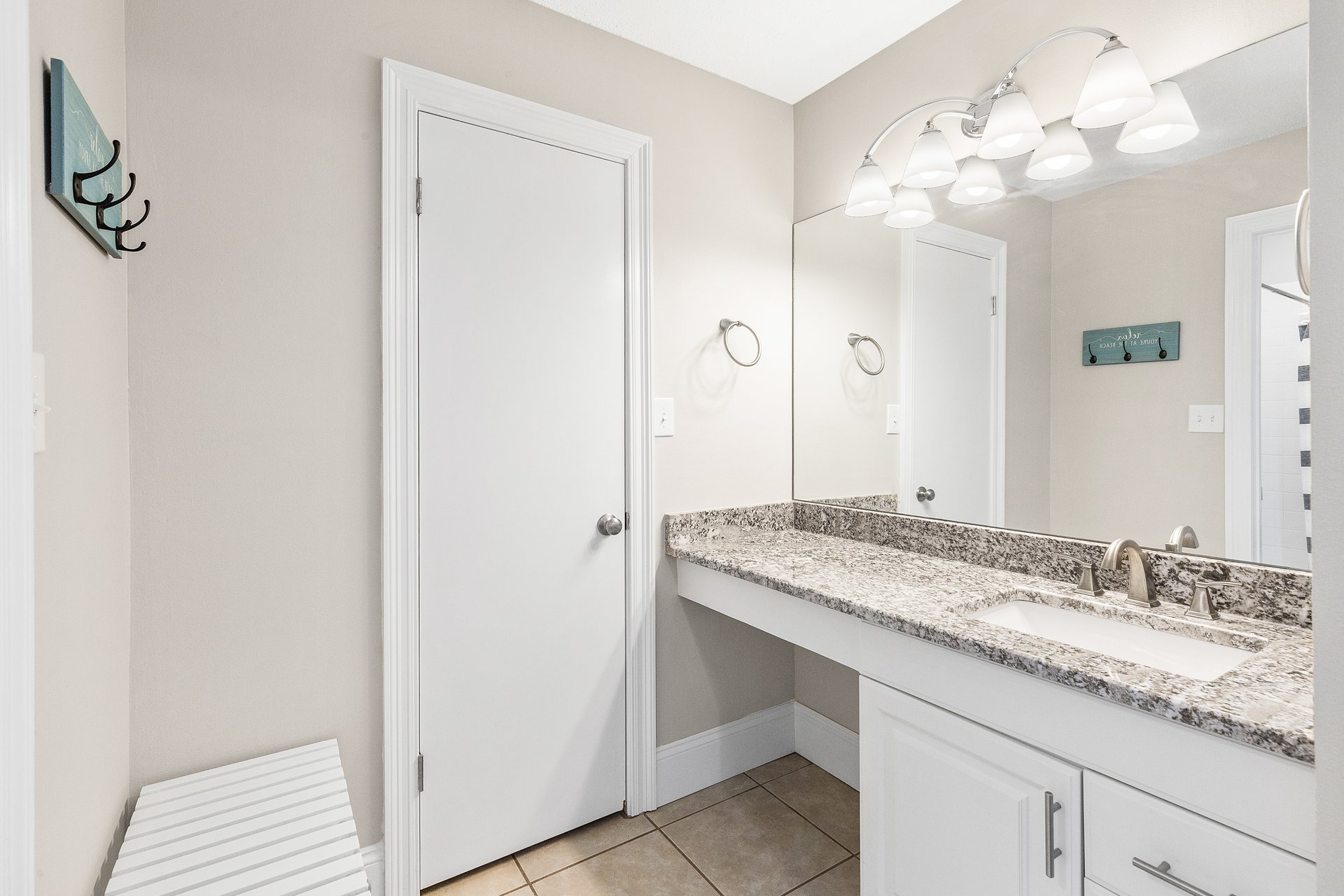 Sunny Destination 18