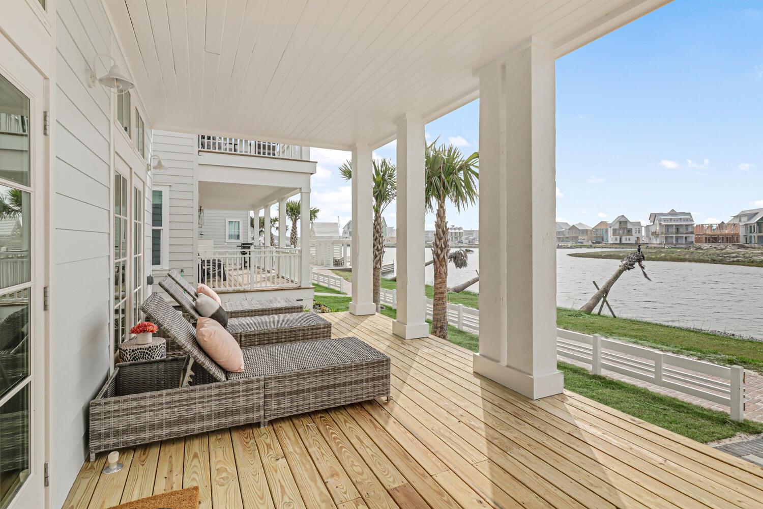 Primary Suite Lake View Patio, 1st Floor