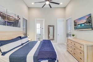 1st Floor, King Bedroom