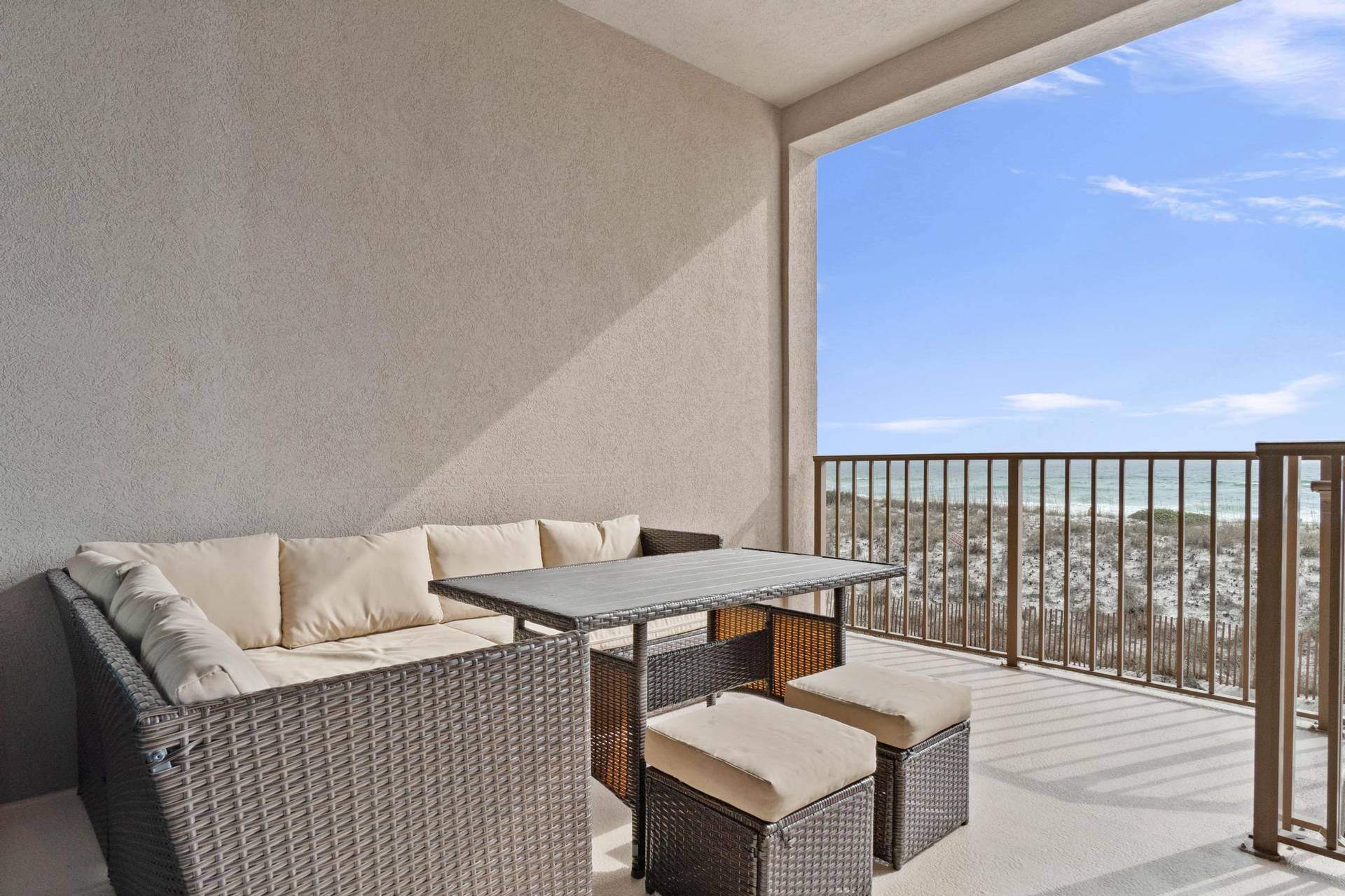 Deck Off Living