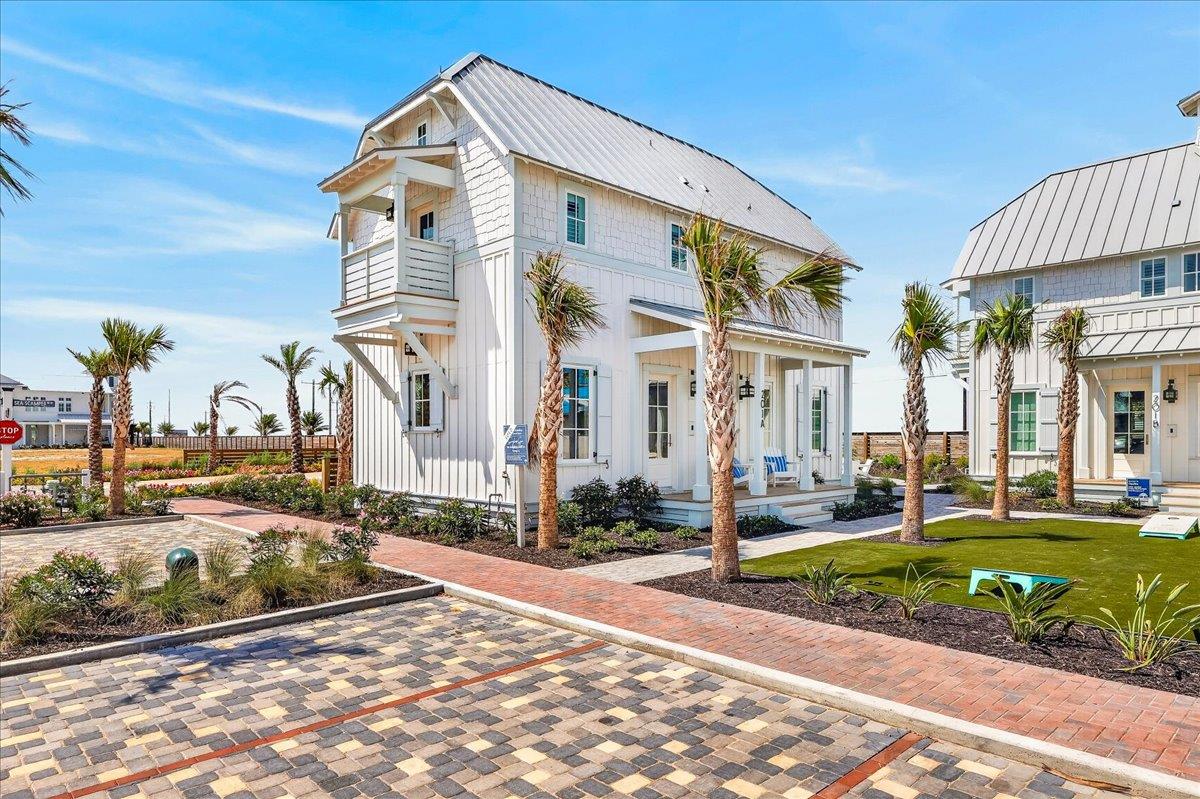 Front of home with parking