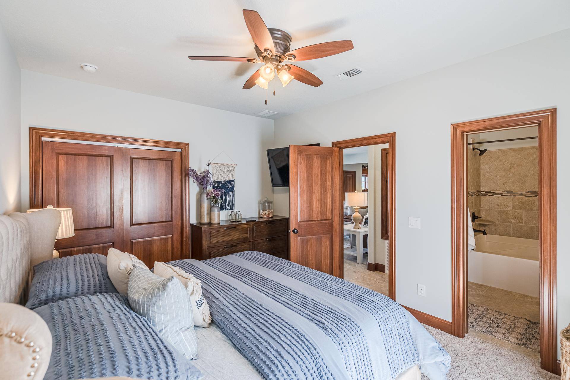 Guest Bedroom 1 King