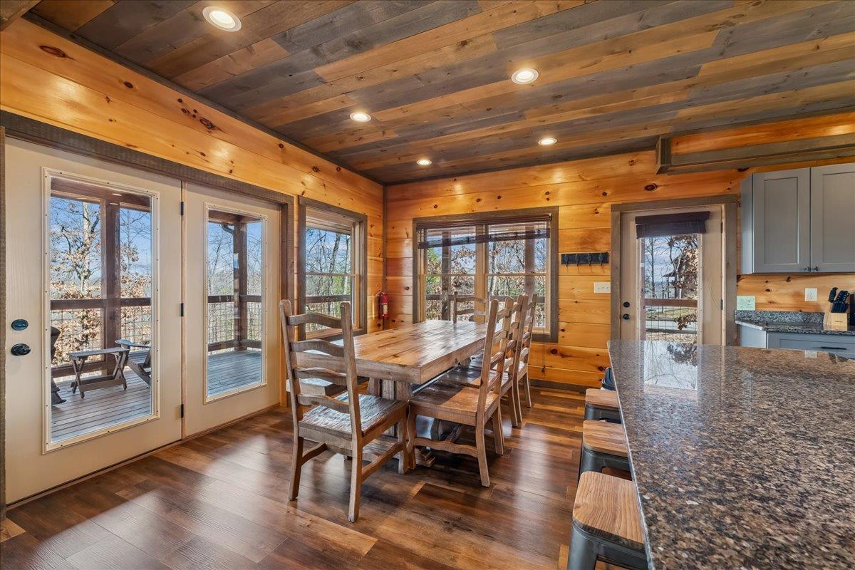 29Dining Room