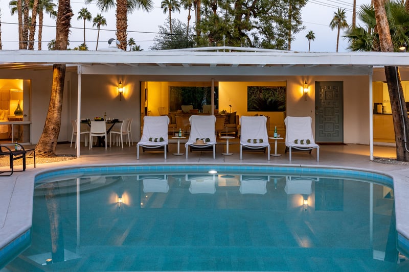 Lots of poolside seating