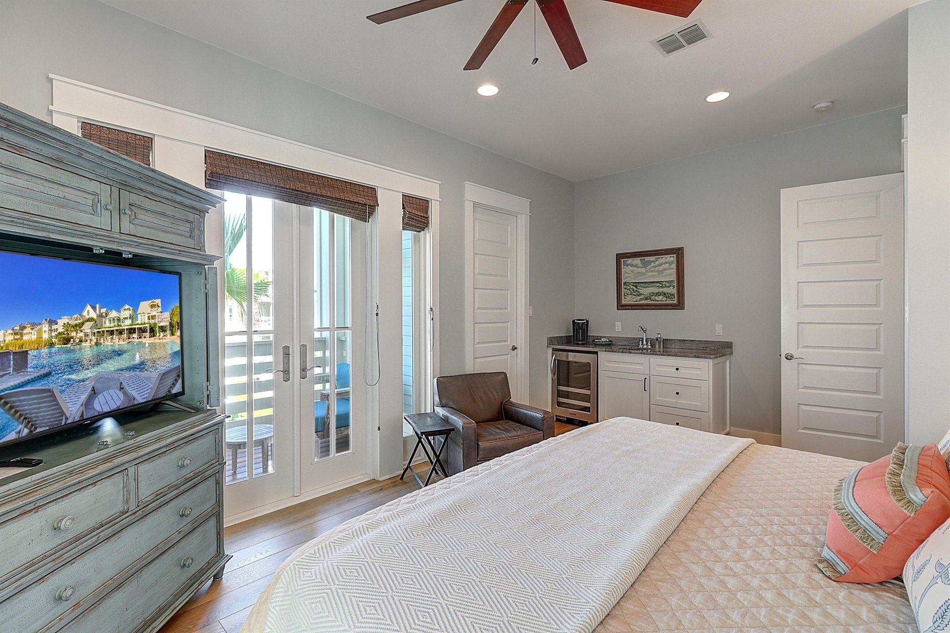 1st King Suite, 2nd Floor