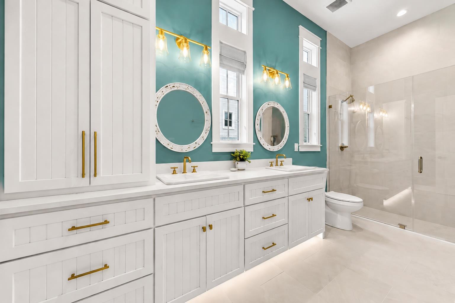 Second Floor King Private Bathroom