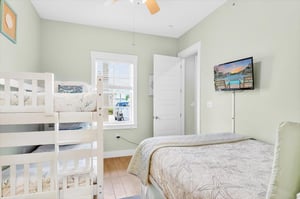 Queen  Twin Bunk Bedroom, 1st Floor