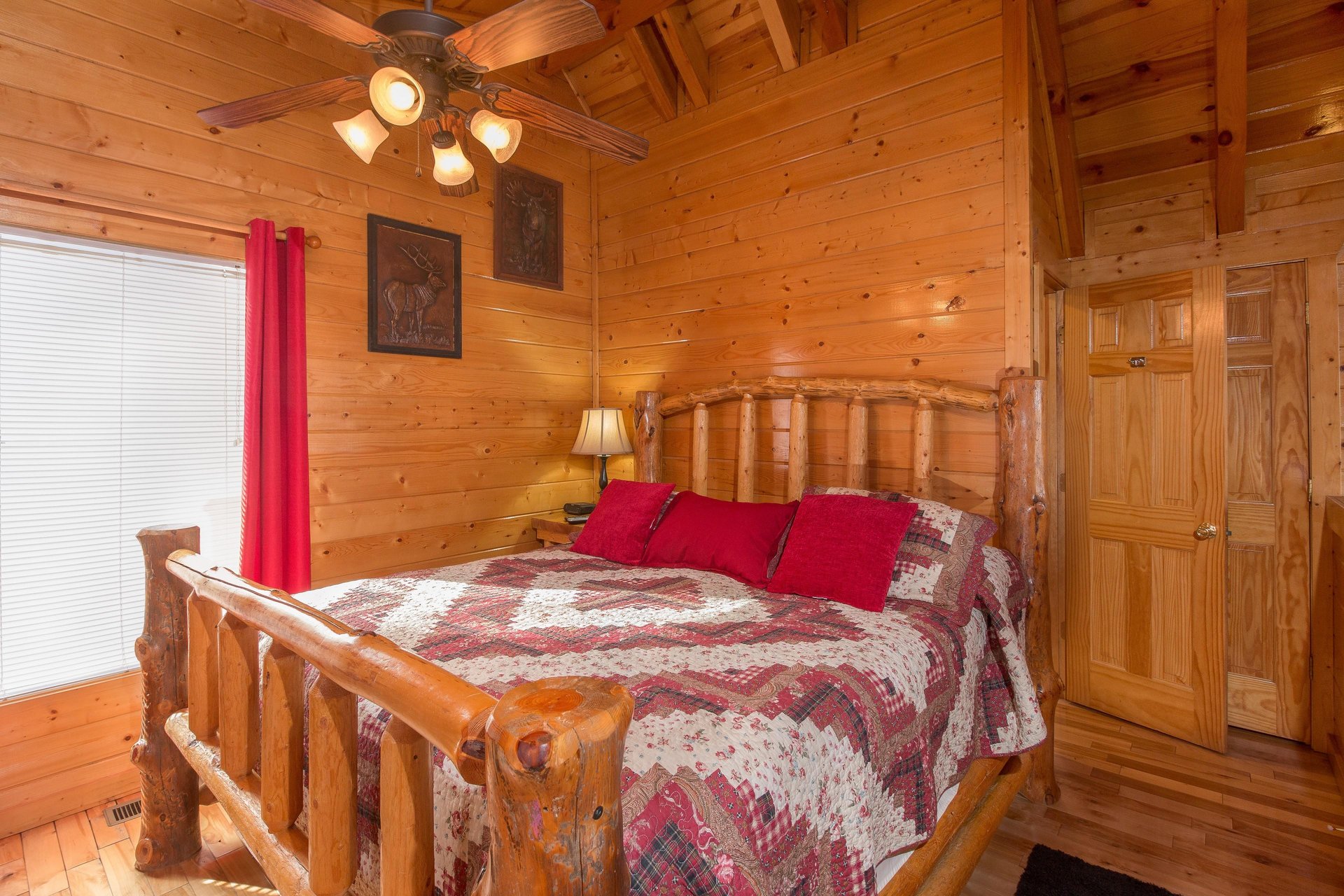 Bedroom with a log bed at Country Bears Getaway, a 3bedroom cabin rental located in Gatlinburg