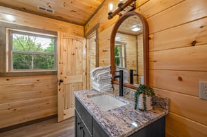 at flashy splashy lodge a 4 bedroom cabin rental located in gatlinburg