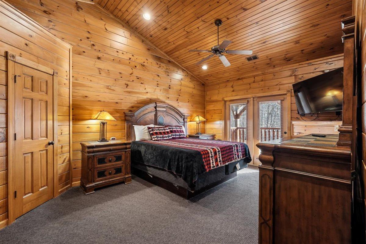 44Primary Bedroom