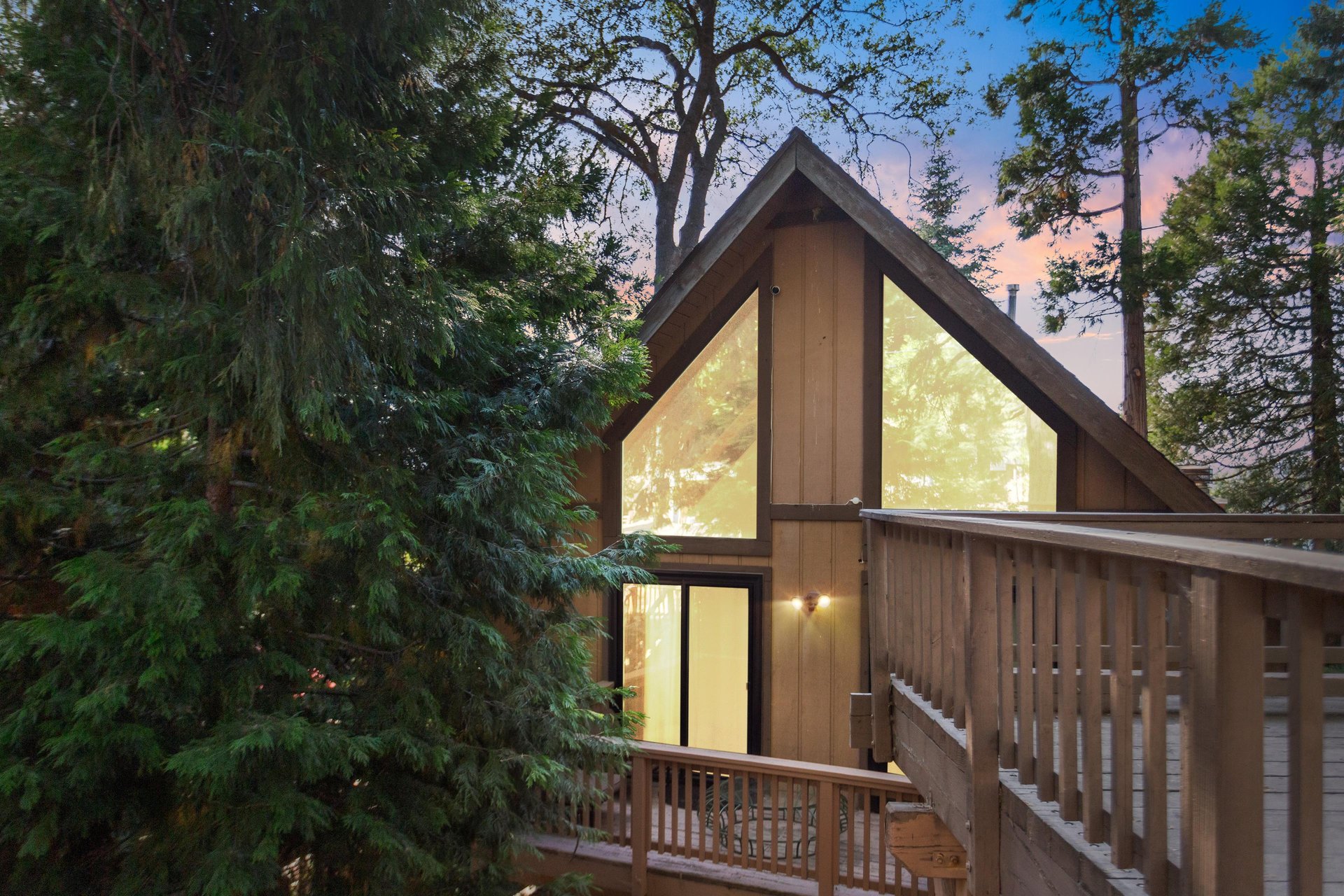 Enjoy your stay at Lakeside Cavern, your home away from home