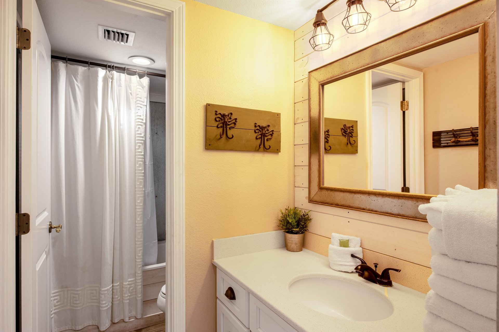 Regency Towers W 701 18