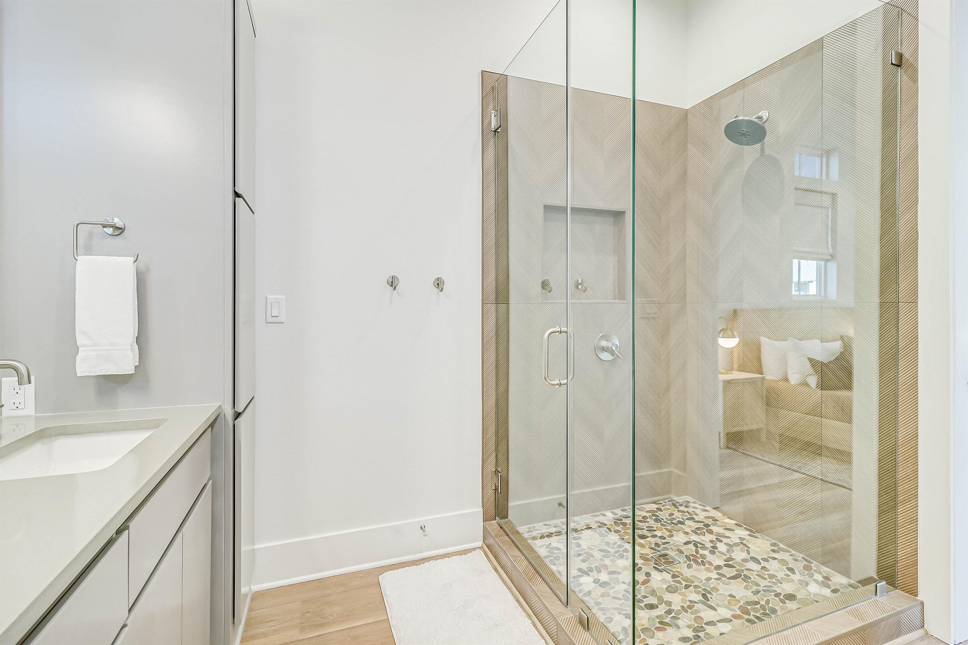 Primary King Bathroom, 2nd Floor